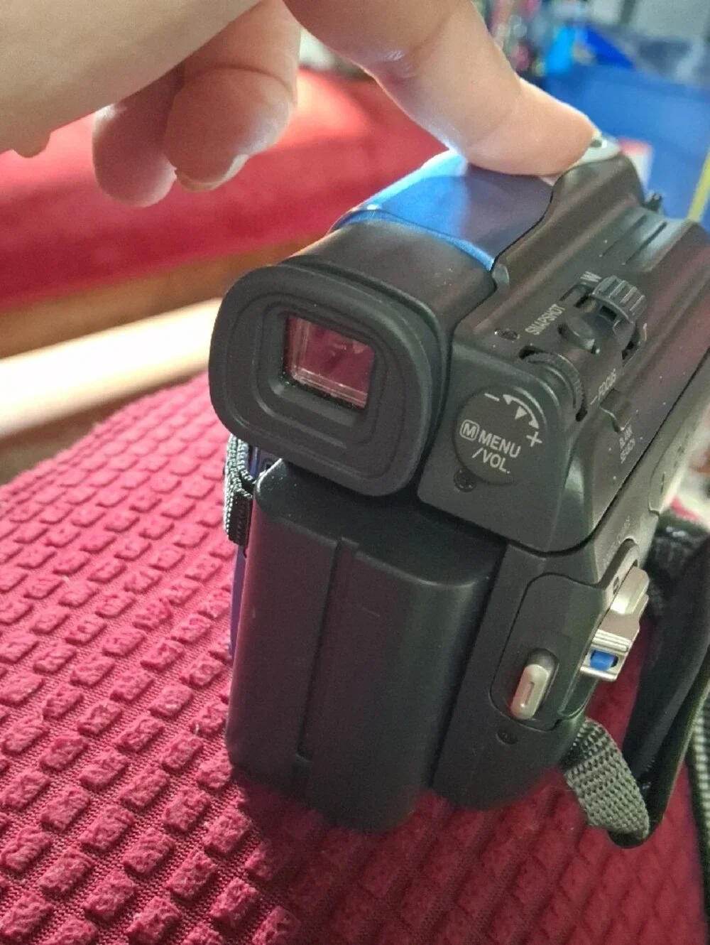 JVC GR-D72U MiniDV Digital Video Camcorder 16x Optical Zoom w/ Original Box